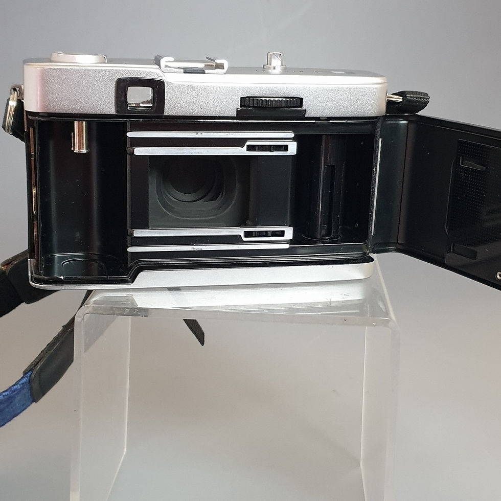 Thumbnail: Olympus Trip 35 Silver button, Navy blue leatherette.