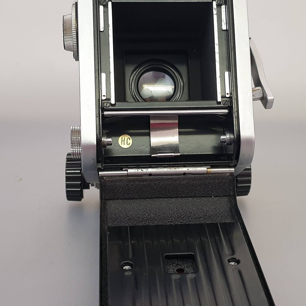 Thumbnail: MAMIYA C33 6x6 TLR with 105mm f:3.5 Sekor lens .