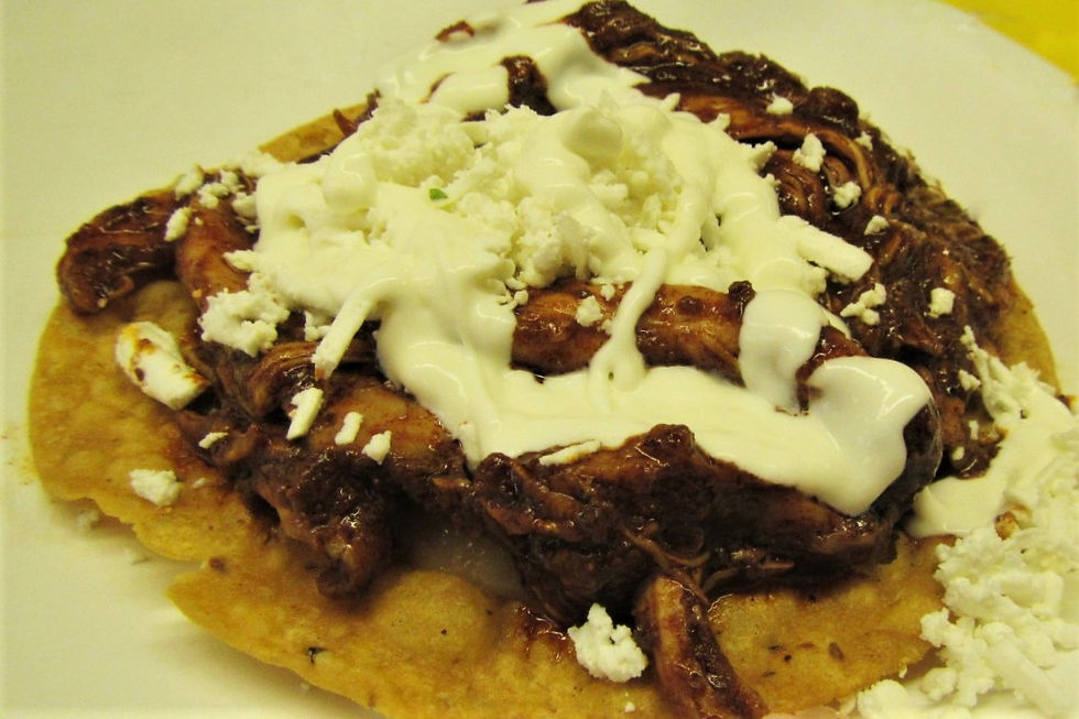Tostadas de pollo con mole