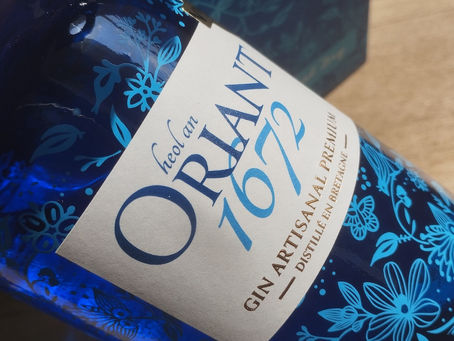 Une bouteille de gin breton heol an oriant 1672 dans