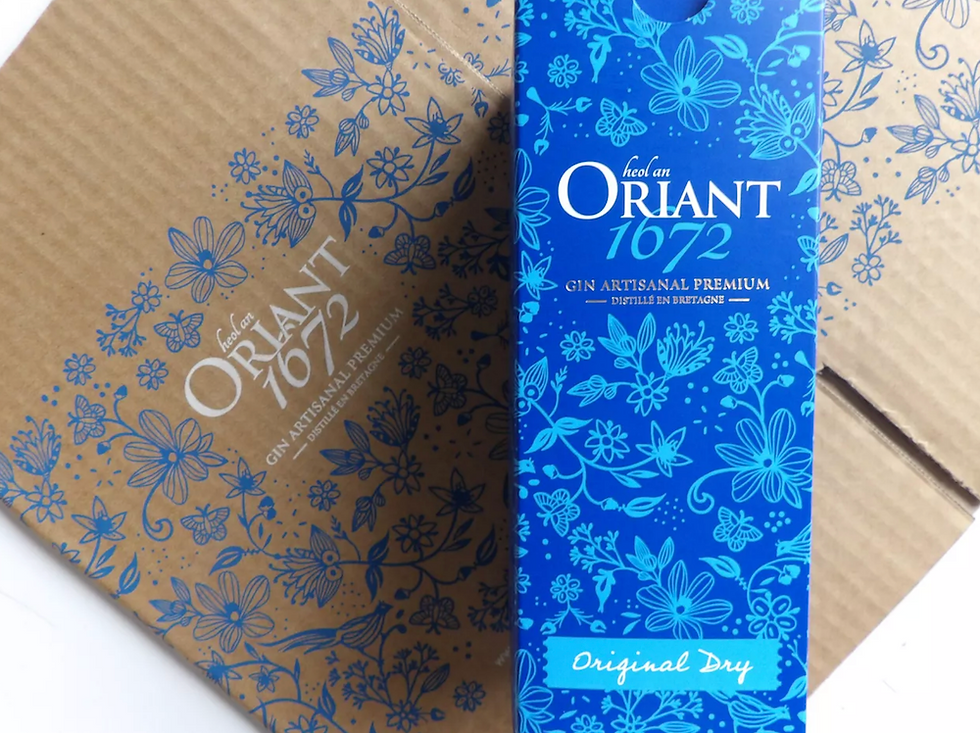 Carton naturel brut utilisé pour un packaging alimentaire artisanal et premium.