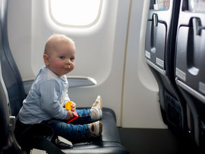 Cómo Prevenir La Obstrucción De Los Oídos En Los Bebés Durante Los Vuelos