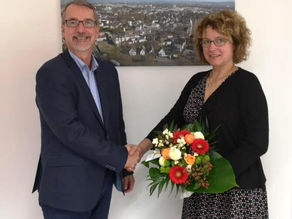 Landesverbands-Präsidentin überreicht FDF-Positions-Papier und wirbt für Bürokratie-Abbau