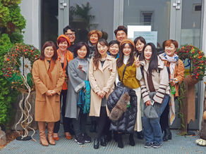 Prüfungsvorbereitung koreanischer Florist*innen im Rosenschloss