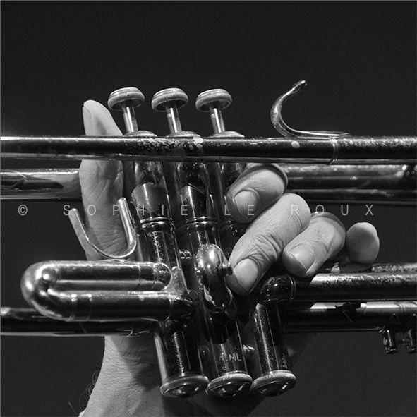 main trompetiste  jazz Erik TRUFFAZ,  Jazz-club New Morning  Paris  2019  Photographie  collection Le Jazz au bout des doigts Sophie Le Roux