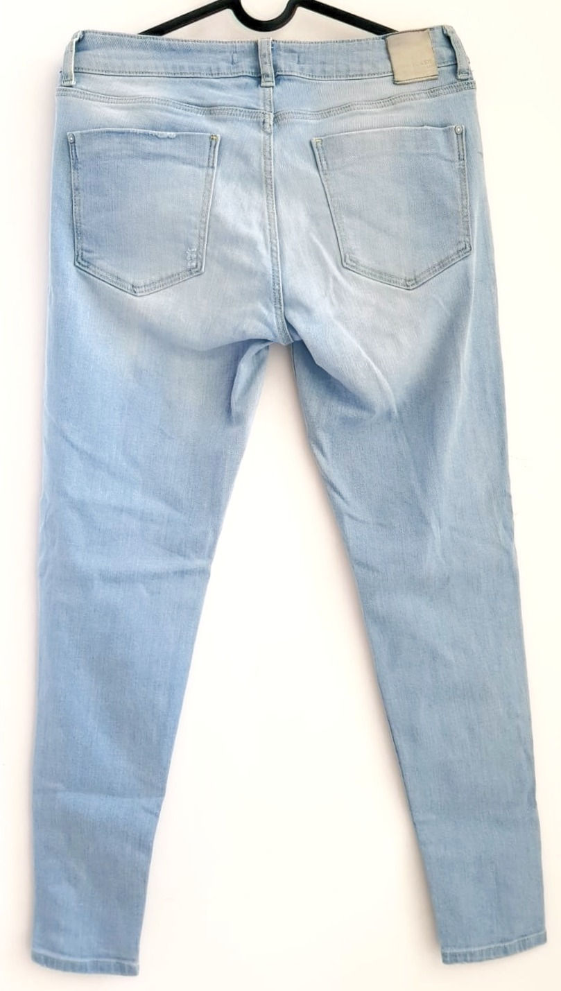 תמונה ממוזערת: ג'ינס תכלת כפתורים M I ZARA