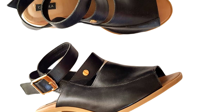 40 סנדלי עור עם אבזם I CALIGULA