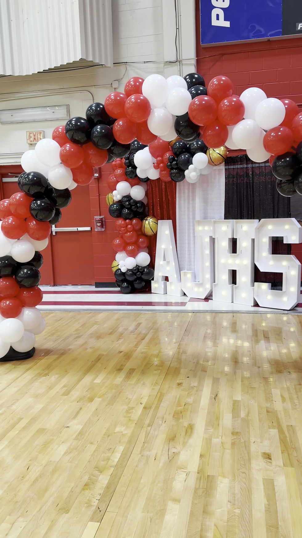 Thumbnail: Full Balloon Arch