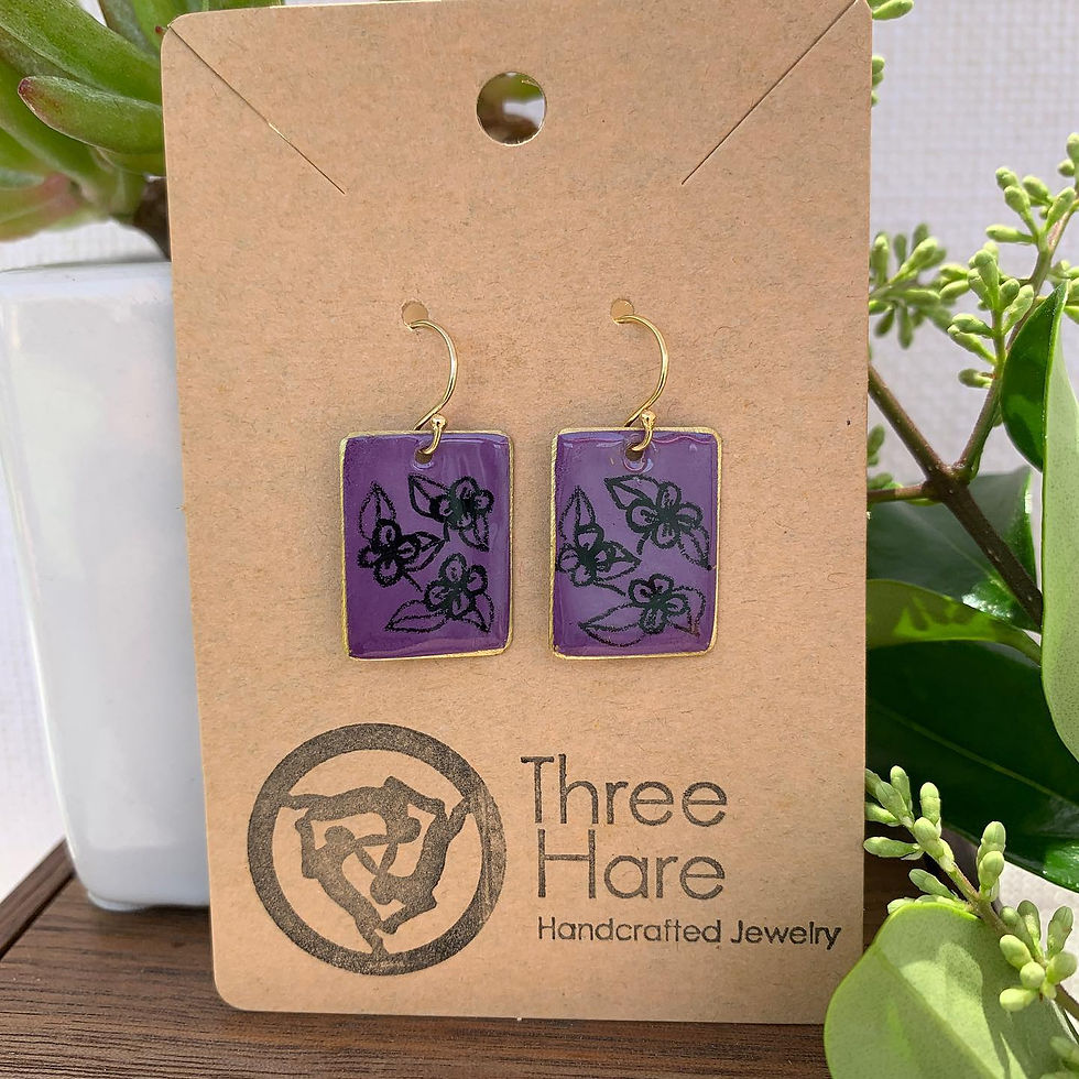 Thumbnail: Small Gold Flower Earrings
