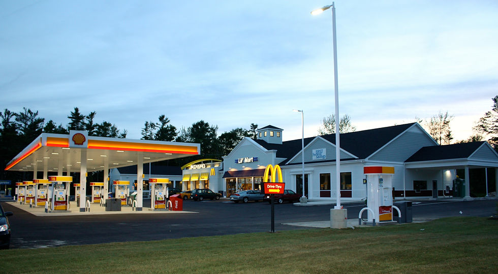 Wiscasset C-Store Plaza at Dusk