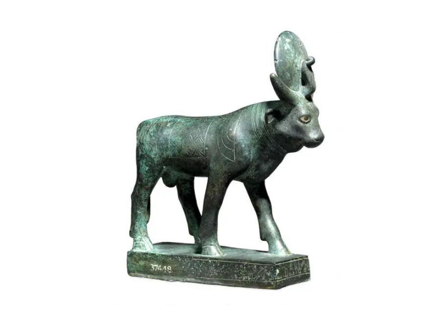 Statue of golden calf in Dan