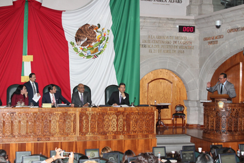 ISSEMYM está en crisis: Jarque Lira, en comparecencia