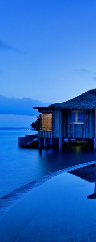 Overwater villa night shot © Song Saa Pr