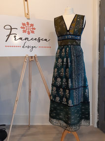 Tailor made women's sleeveless dress in navy and green