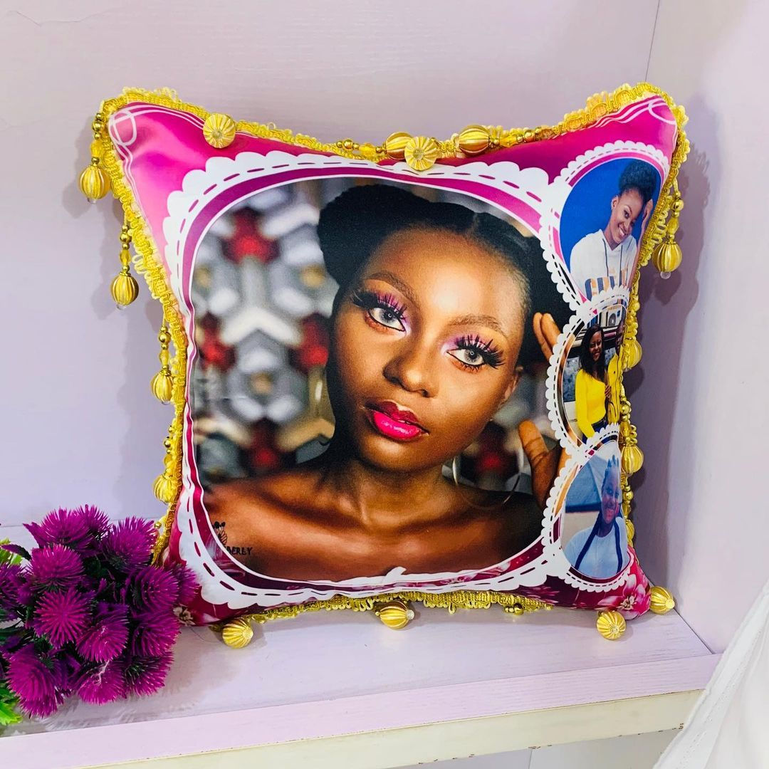 ROYAL TROW PILLOW