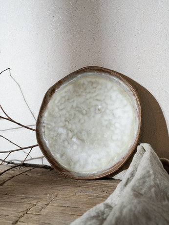 'Lived In' Plate - Rustic Robin