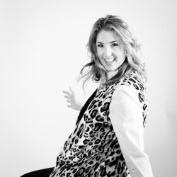cheetah turn BW