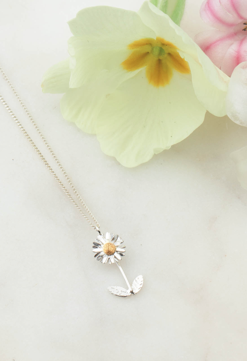 Thumbnail: DAISY NECKLACE WITH LEAVES AND STALK