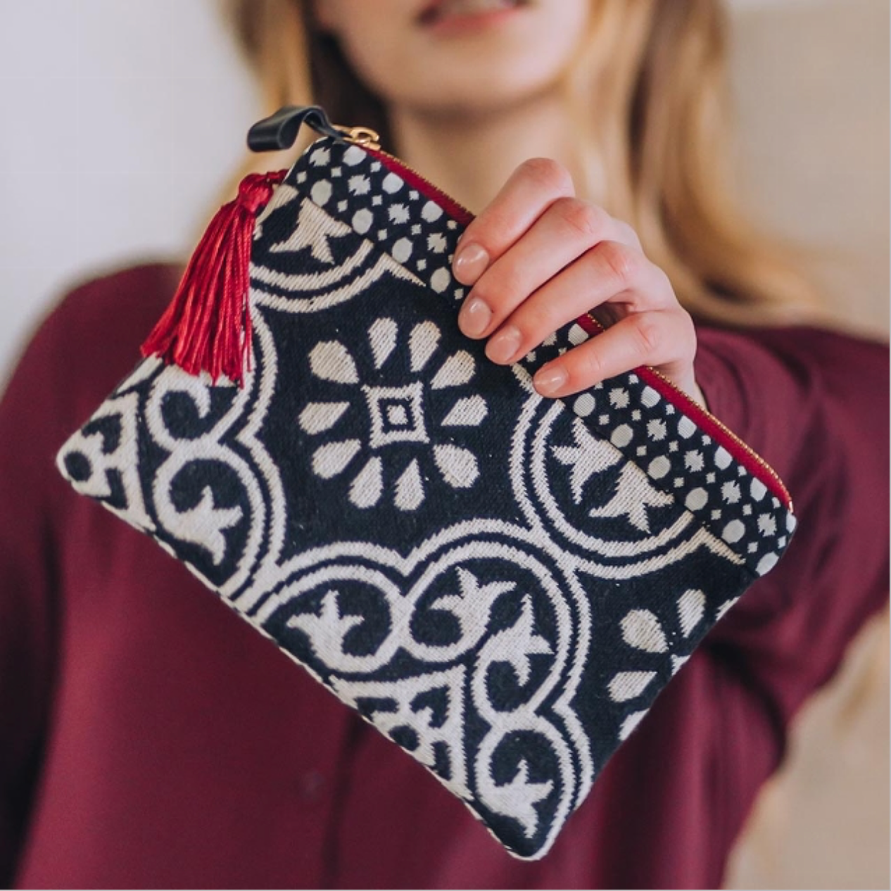 MAJOIE BLACK & WHITE COSMETIC/CLUTCH BAG