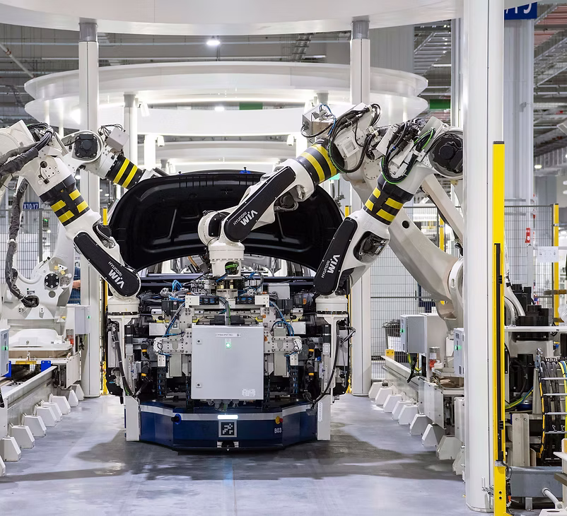 Automated manufacturing production line, representing optimized workflows and IT operations through ServiceNow automation