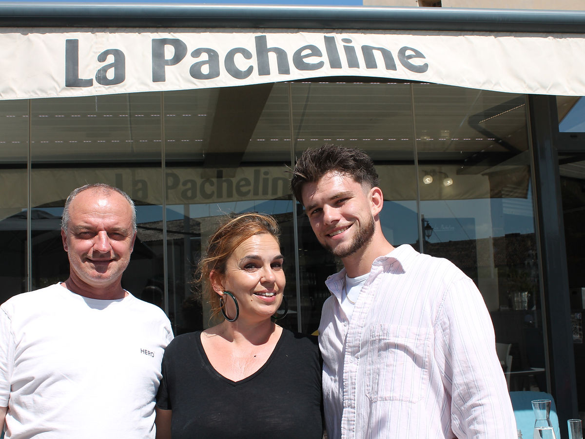 Famille Quentin - David, Anne-Catherine et Lucas devant La Pacheline