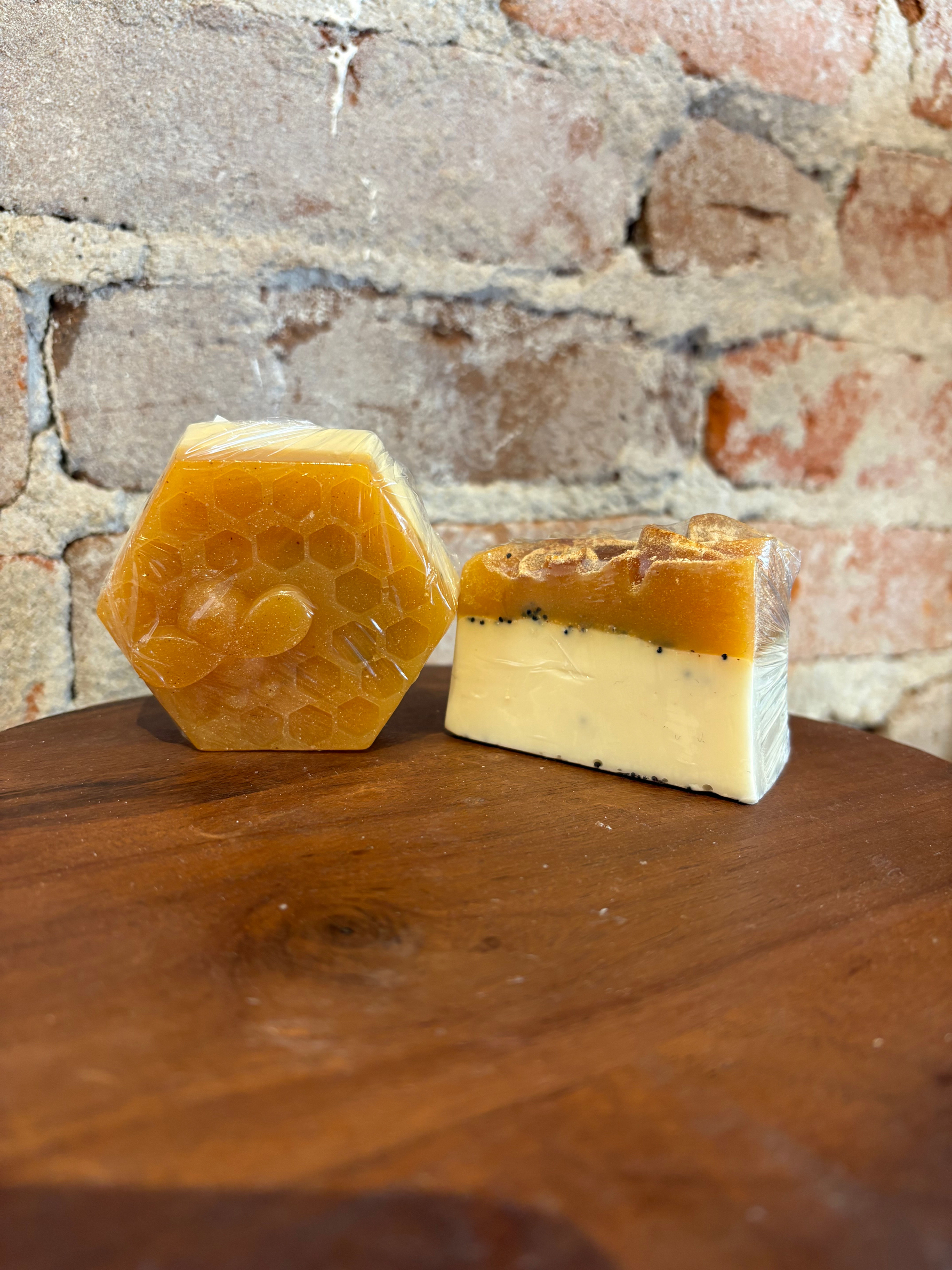 BEE KIND (body treatment bar)