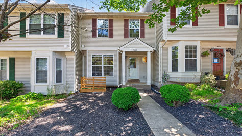 Exterior Front View of 5005 Buena Vista Drive