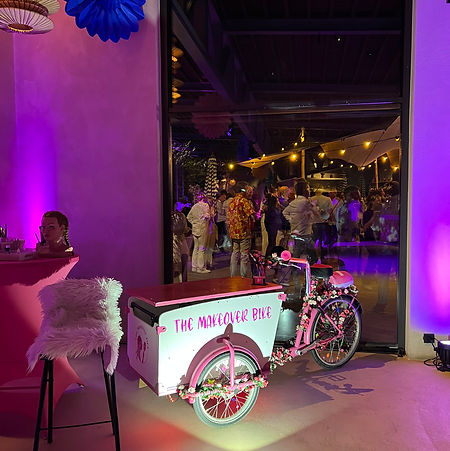 roze bakfiets bij kinderfeestje thuis