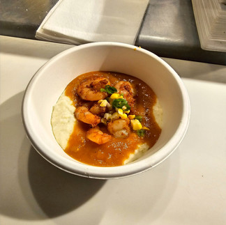 Camarones y sémola en BRUNCHCOT (Cerca de Test Track presentado por Chevrolet®) en EPCOT