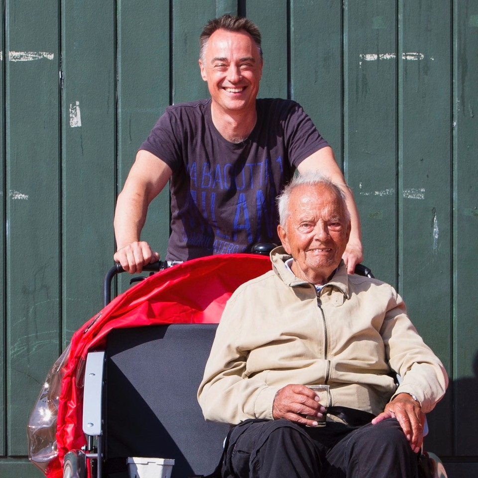 Ole Kassow’s encounter with Thorkild Thim (seated) inspired him to start and pilot Cycling Without Age into a global movement, featured on Brilliant-Online