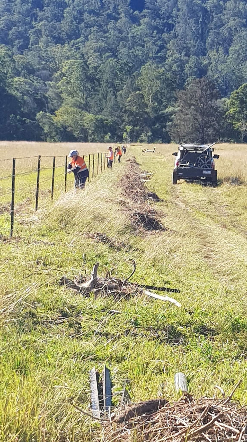 BlazeAid volunteers helping to repair fences at Pappinbarra