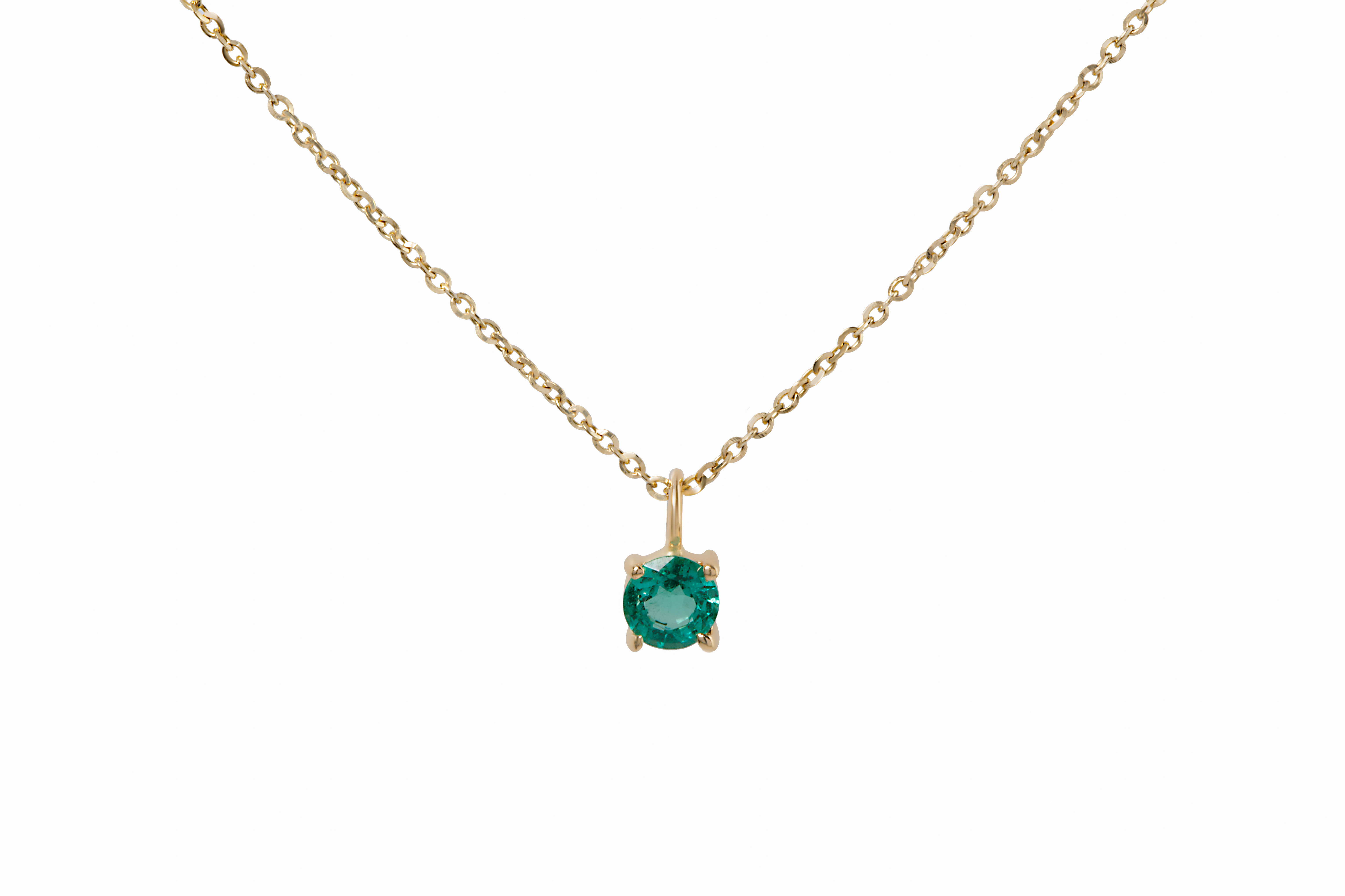 Dije Oro amarillo 14 k con Esmeralda 0.34 cts 4 uñas