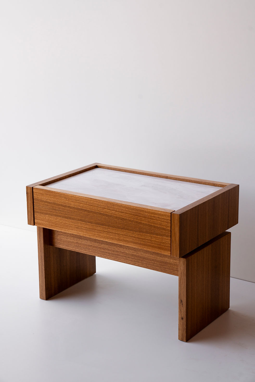 Miniatura: mesa de cabeceira BIA