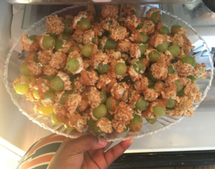 Taffy Grapes Small Pan