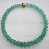 Fluoritkette Collier Fluoritcollier grüne Kette Halskette Fluorit Gelbgold Schmuck Design Peter Loosli Goldschmied Wettingen