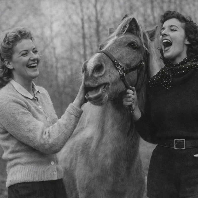 Joan Wallis December 1952 with Yootha Feldman.png