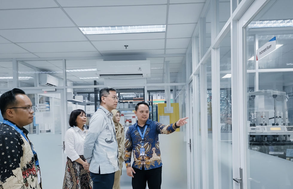 dr William Adi Teja memantau fasilitas dan kemampuan laboratorium Equilab International untik uji klinik dan bioekivalensi (BE)