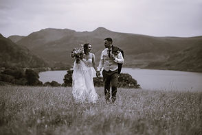 wedding. Amy b&w (field shot).jpg