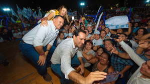 Cecilia Patrón, Renán Barrera y Mauricio Vila celebran en grande a las mamás de Mérida