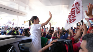 Reciben a Claudia Sheinbaum en Yucatán con ambiente de fiesta y ritual energético