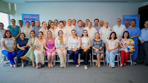 Cecilia Patrón presenta plan “Una sola Mérida” ante profesionales