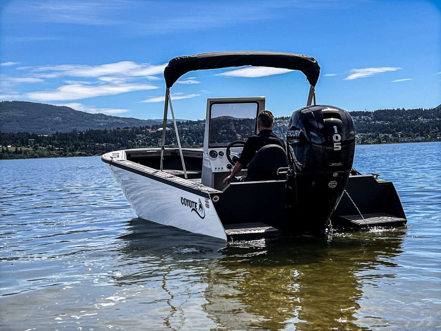 Coyote 180 Otter view of the rear of boat
