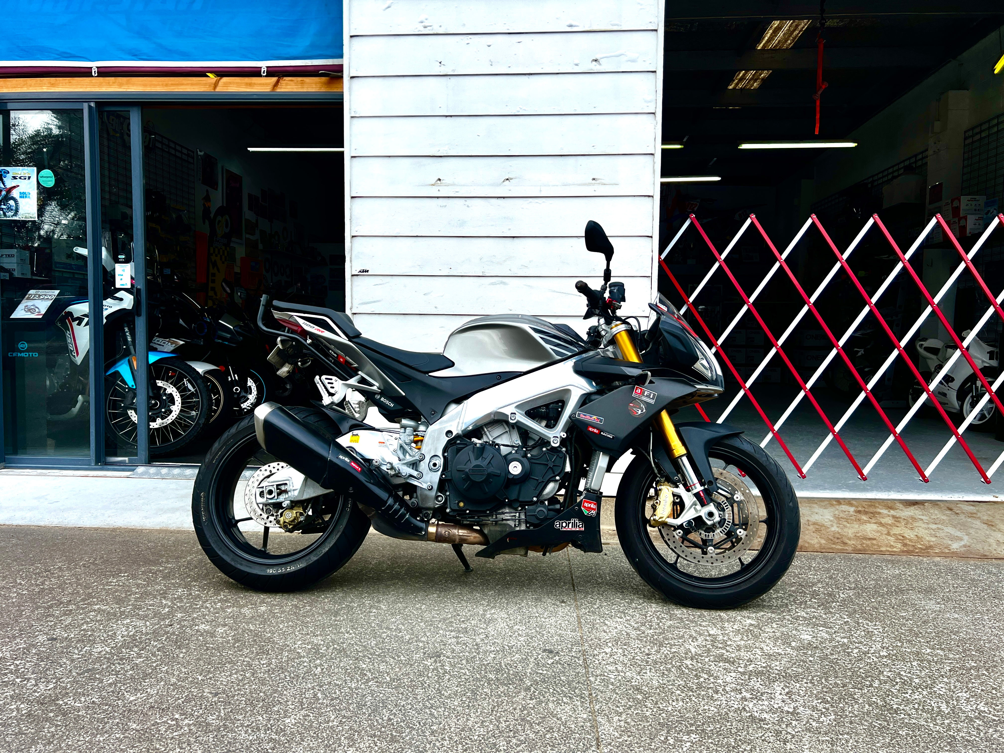 Aprilia Tuono V4 1100RR 2016