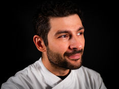 Fernando en tenue de pâtissier, formateur CAP, prêt à accompagner les candidats vers la réussite de l’examen