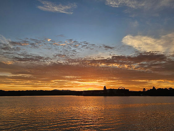Sunset Canberra lake Burley Griffin.jpeg