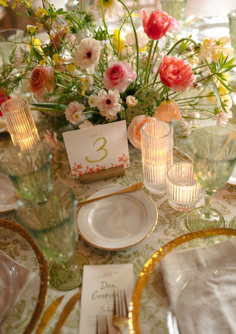 Table numbers and table setting with menu