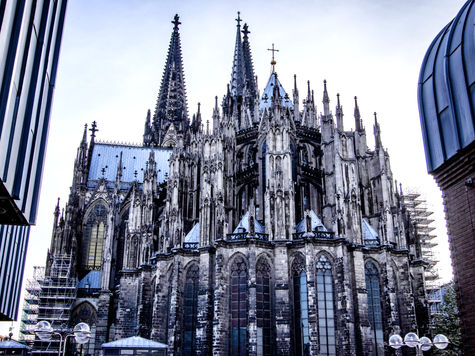 TRIPLEX – Lenzen, Kaup und Weißhaupt. Die wirtschaftsberatende digitale Kanzlei direkt am Kölner Dom.