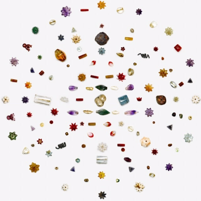 Portion of the 349 Piprahwa jewels kept by the Peppé family. Photo: Kalagon, 2020 via Wikimedia Commons