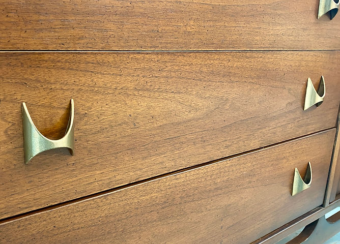 古い家具 古い家具の質感を残しながら三面鏡をレストア！引き出しの 