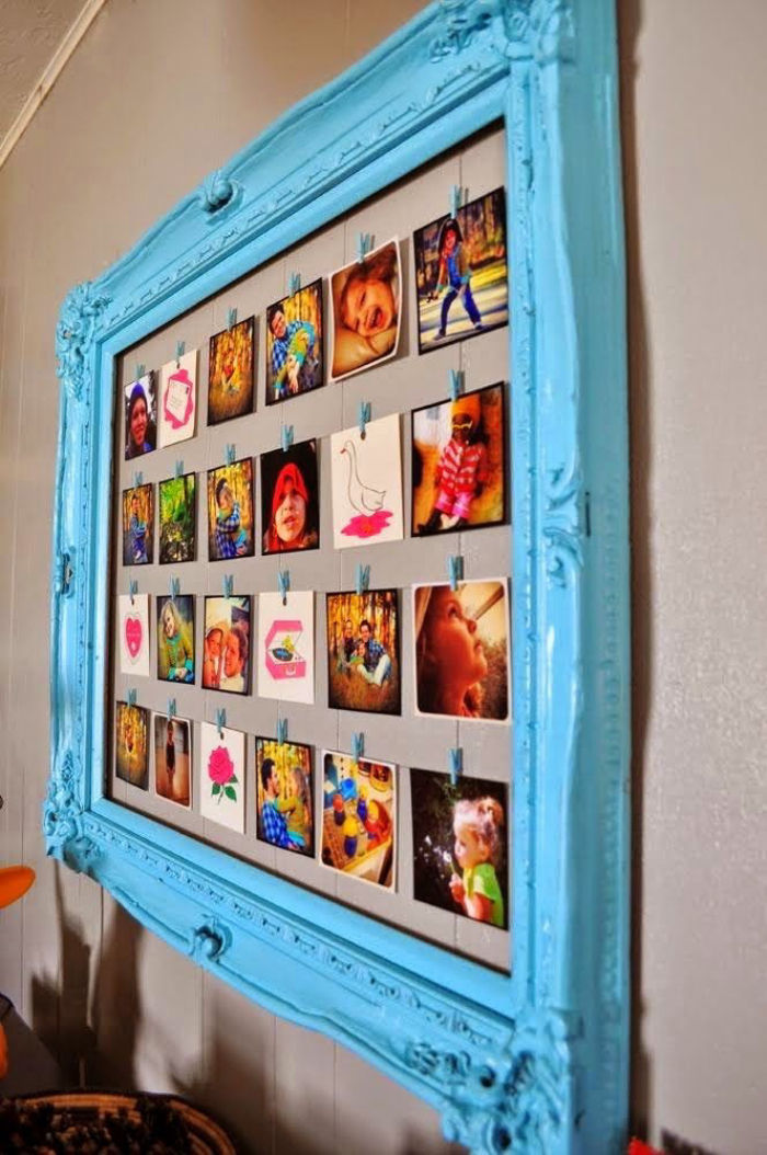 decoração moldura azul e fotos